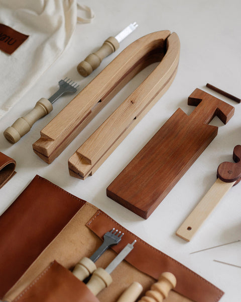 Kit de Marroquinería Inicial: Tarjetero + Funda Lentes de Cuero